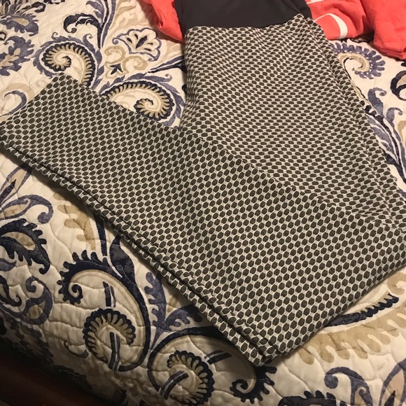 Tic toc  leggings. Size large - Picture 1 of 4